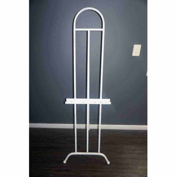 Rounded white easel