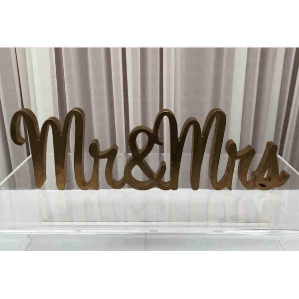 Gold ‘Mr and Mrs’ Sign