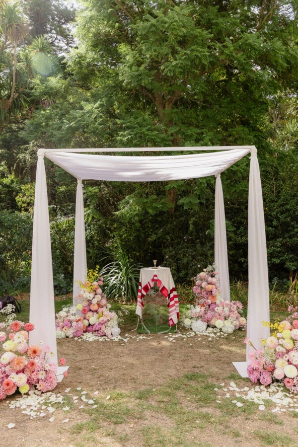 Clear acrylic rectangle plinth - Large - Weddings of Distinction