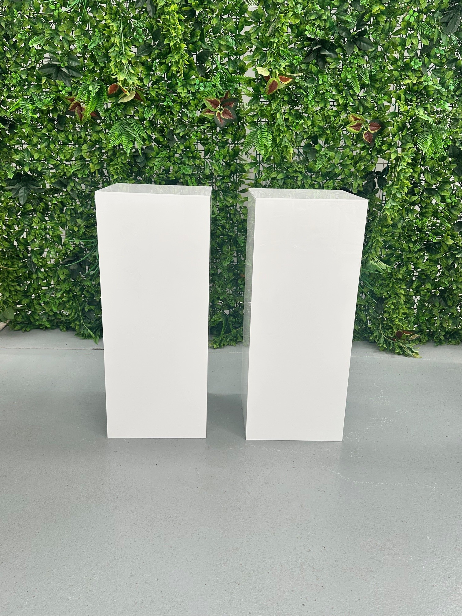 White acrylic rectangle plinths - 2 sizes - Image 3