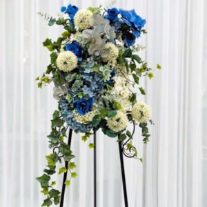 Our Easel Silk Floral Arrangement features lifelike silk flowers that are expertly crafted and positioned.