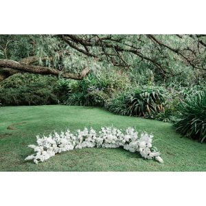 como Silk Snow White Meadow Arrangement